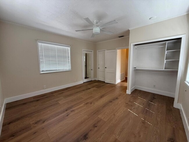Building Photo - 359 Greenbriar Dr