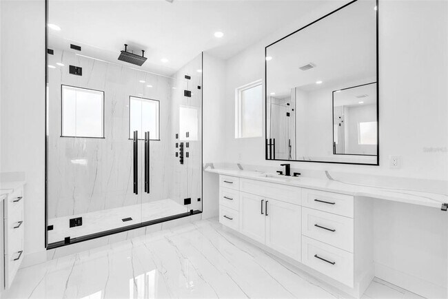 Building Photo - 11921 Fort King Hwy