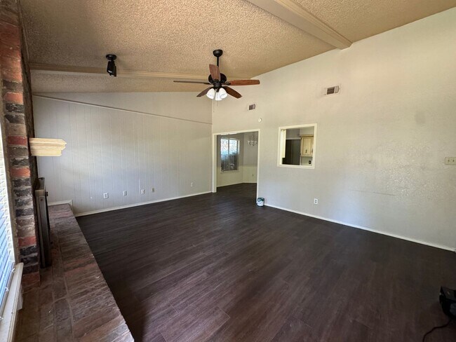 Building Photo - Lubbock Cooper ISD Gem: Ready-to-Rent July...