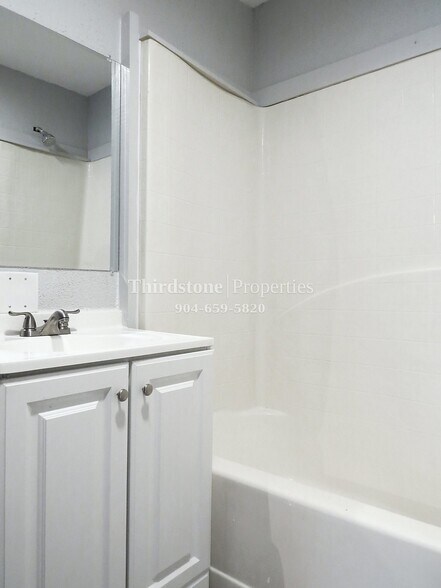 Building Photo - 1225 E 14th St