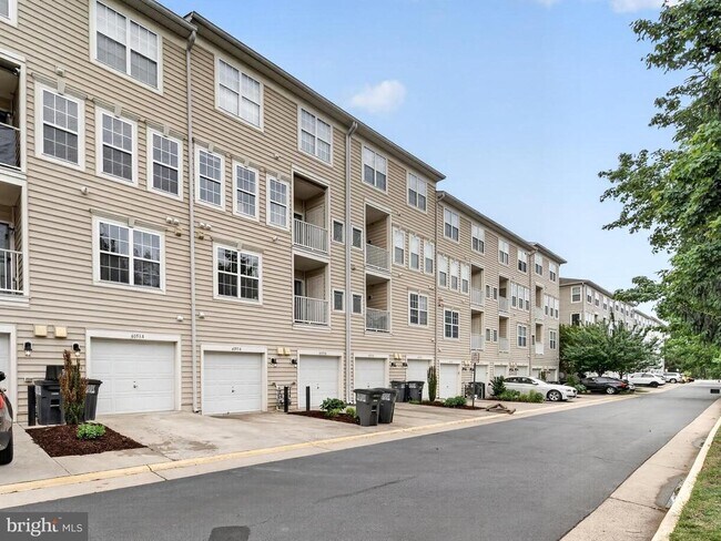 Building Photo - 6055 Wicker Ln
