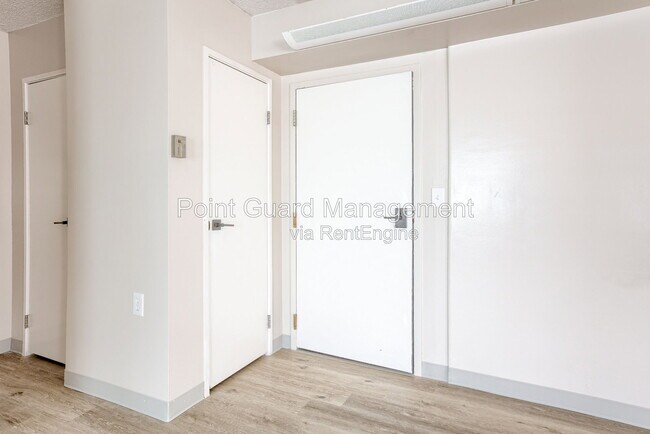 Building Photo - 7460 Graceland Dr