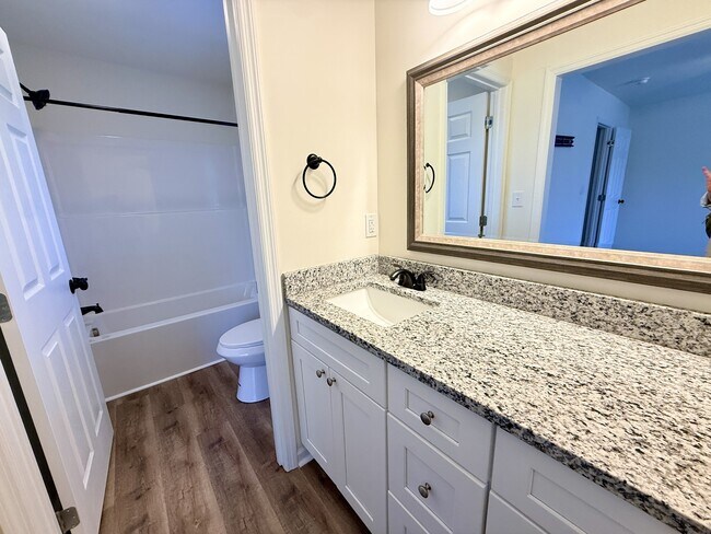 Building Photo - 103 Oakwood Meadows Dr