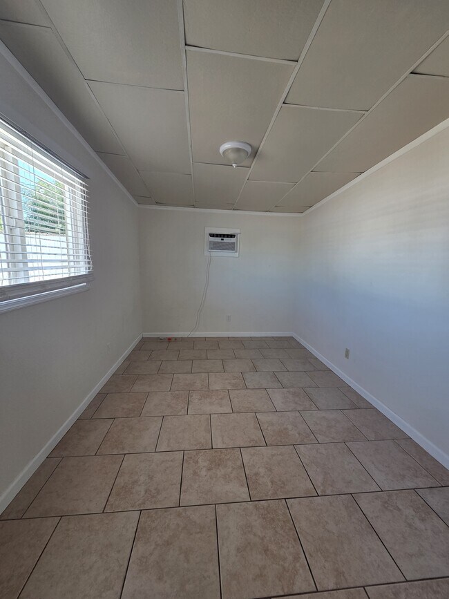 Building Photo - 1110 E Broadmor Dr