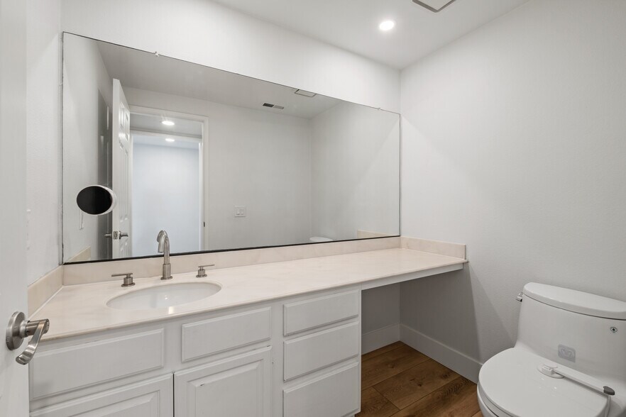 Building Photo - 25702 Seaside Dr