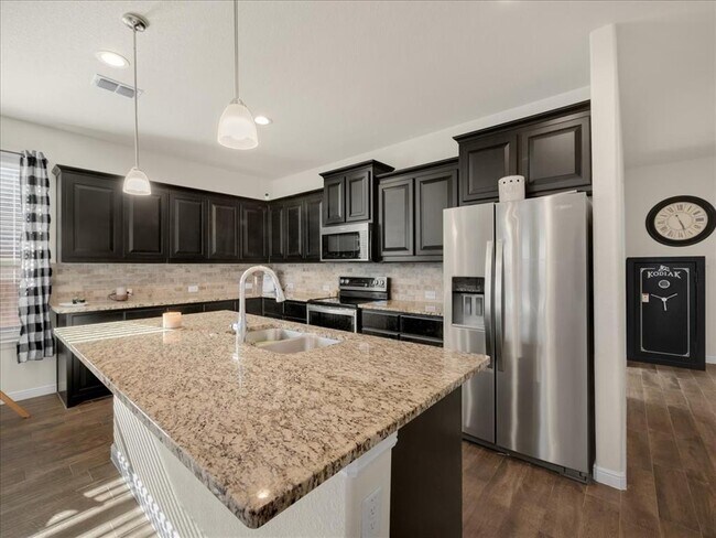 Building Photo - 1124 Nelson Pl