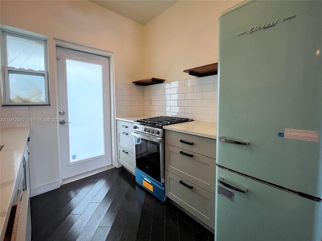 Building Photo - 742 12th St