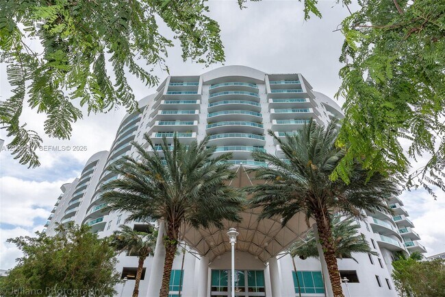 Building Photo - 7900 Harbor Island Dr