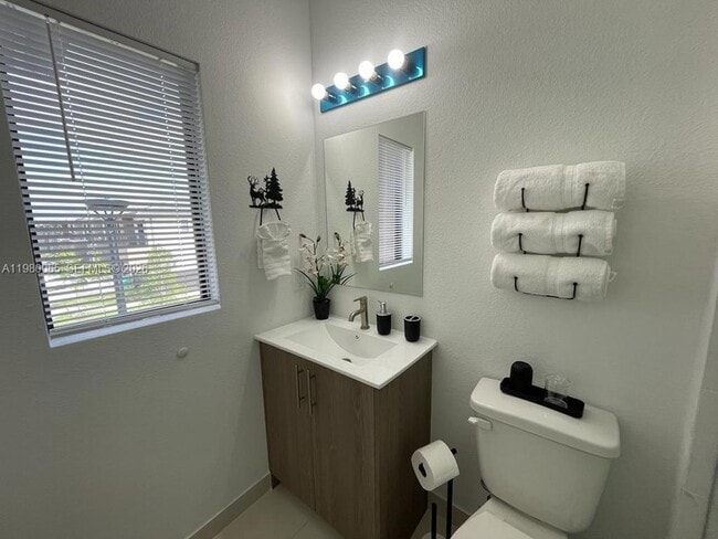 Building Photo - 302 NW 11th Ct