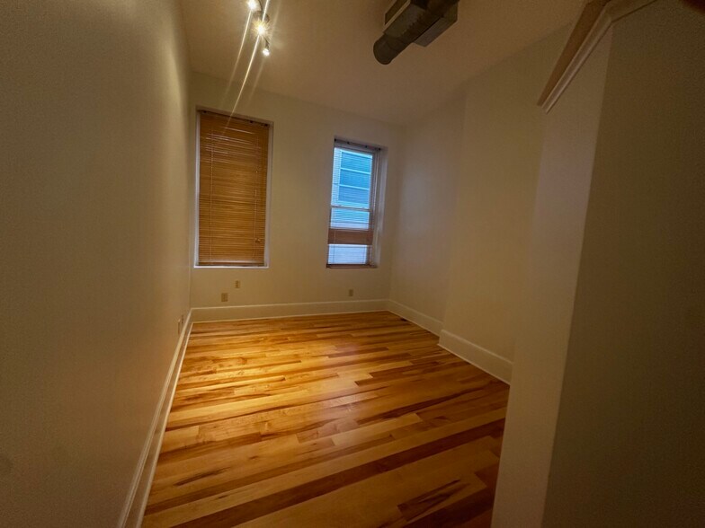 Building Photo - 15 E Court St