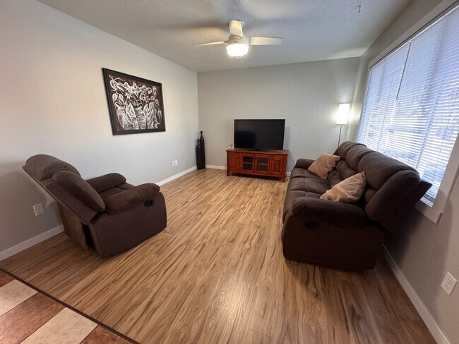 Building Photo - 1005 21st St S