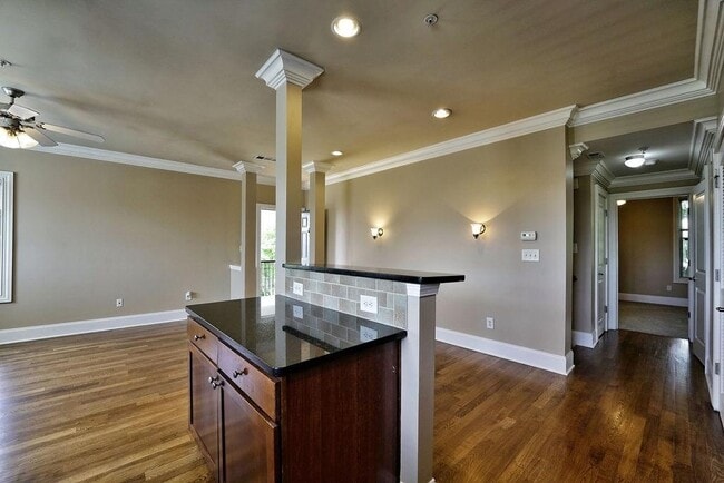 Building Photo - 307 Le Gran Bend