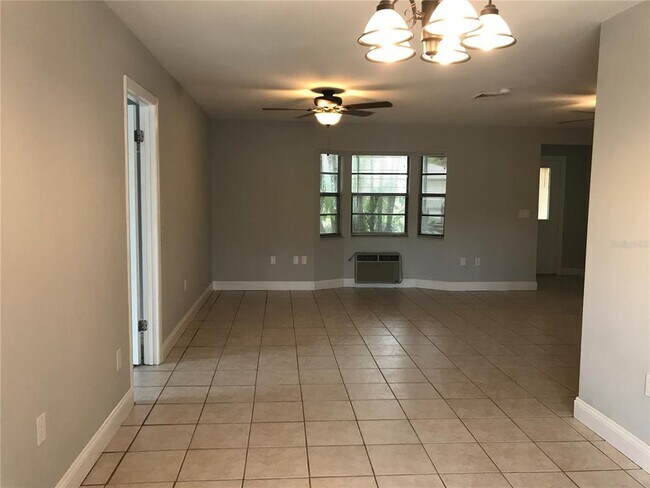 Building Photo - 2431 Doud St