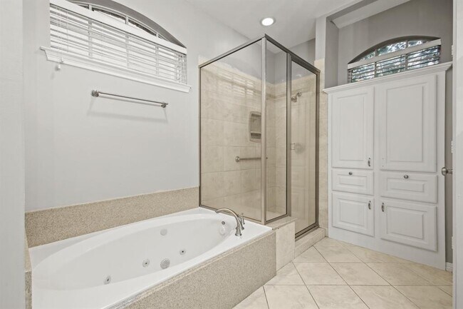 Building Photo - 2902 Maple Bend Dr