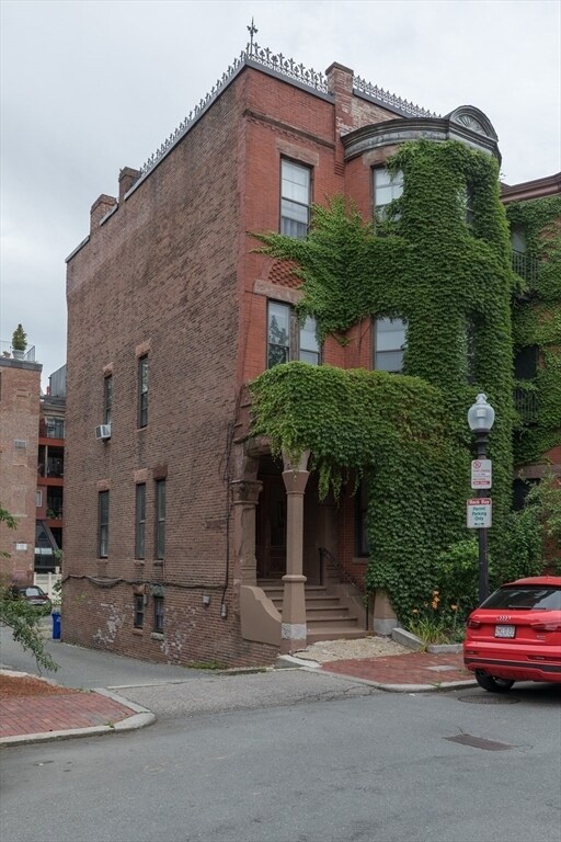 Building Photo - 16 Cumberland St