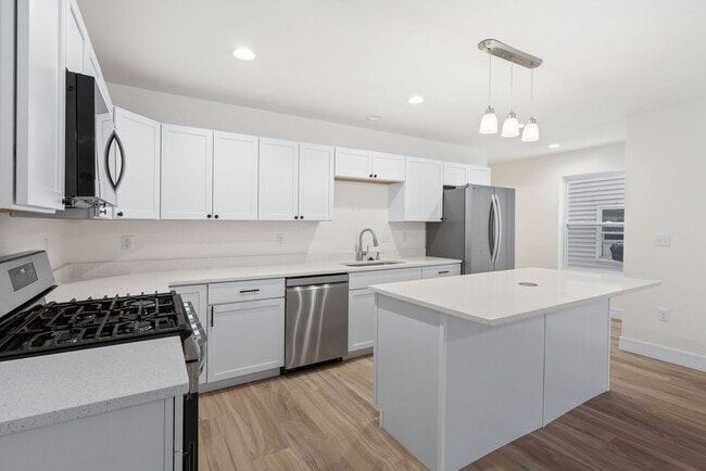 Building Photo - Newer construction! 3 bedroom 2 bath duplex near DT South Bend IN