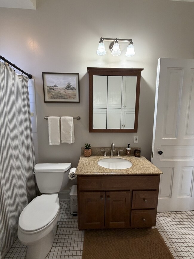 Building Photo - 3730 N Sheffield Ave