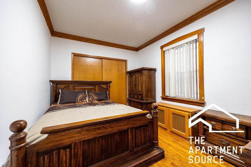 Building Photo - 2305 N Melvina Ave