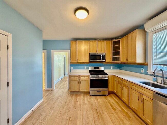 Building Photo - 12 Hall Pl