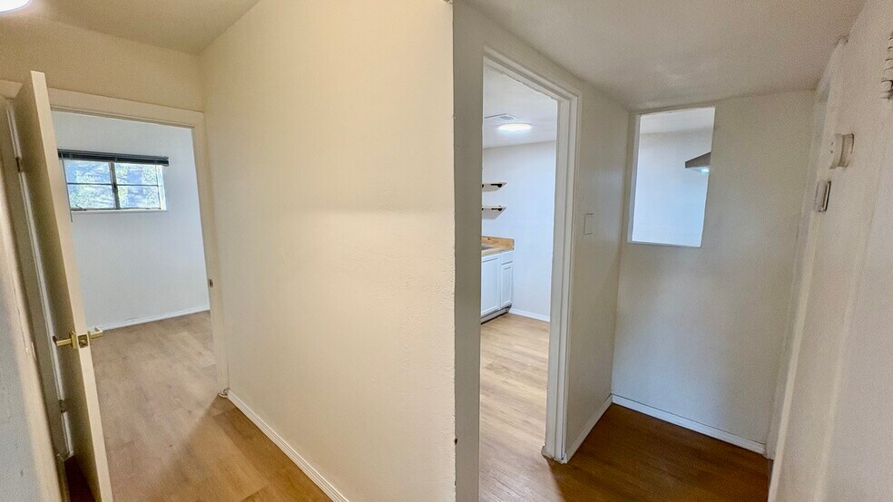 Building Photo - 2928 Piedmont Dr