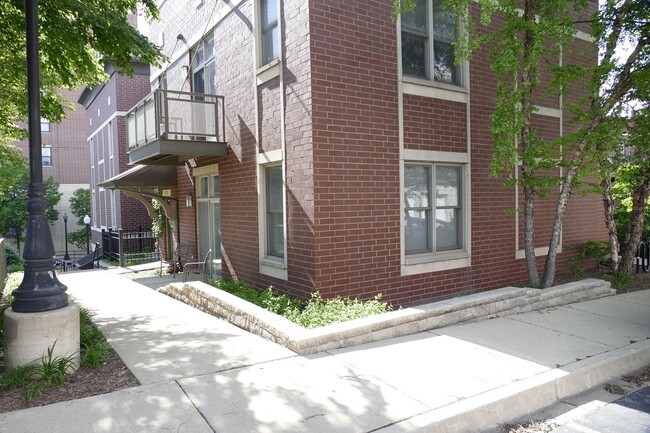 1531 S Halsted St 1531 S Halsted St Chicago Il 60607 Apartment Finder