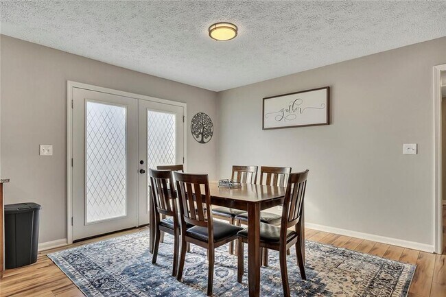 Building Photo - 303 Nottingham Dr