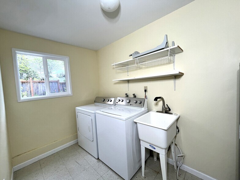 Building Photo - 9758 NE 134th Pl