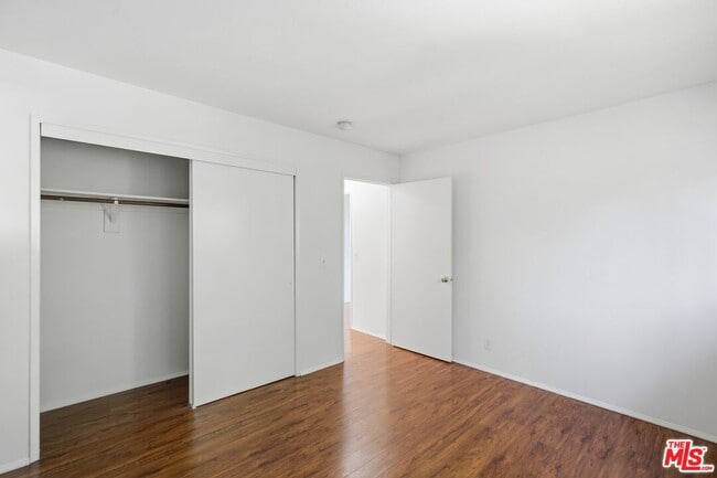 Building Photo - 14551 Vose St