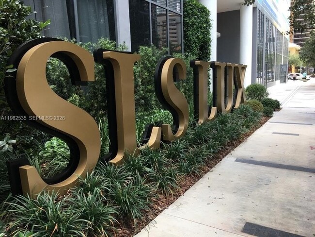 Building Photo - 801 S Miami Ave