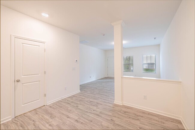 Building Photo - 465 Kinnerton Pl