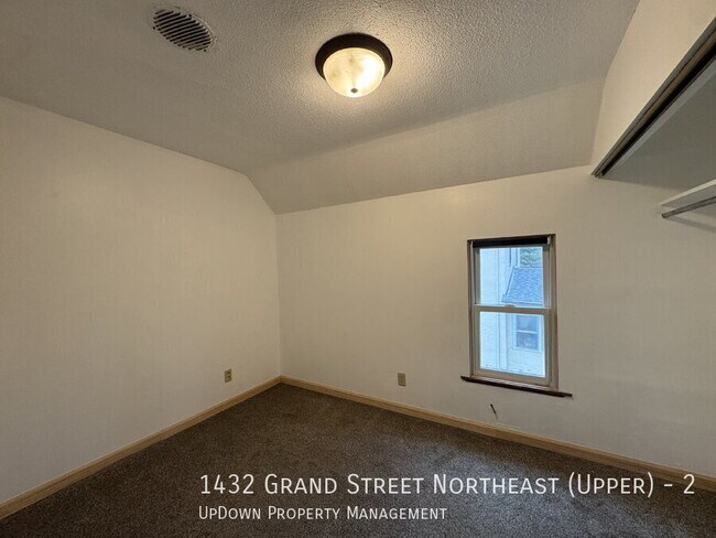 Building Photo - 1432 Grand St NE
