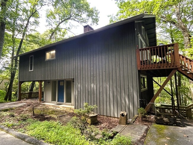 Primary Photo - Spacious 3BR/2BA Home Near Downtown Boone ...