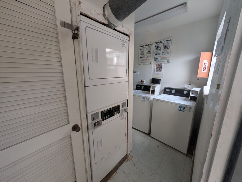 Building Photo - 9017 Rue Cambon St