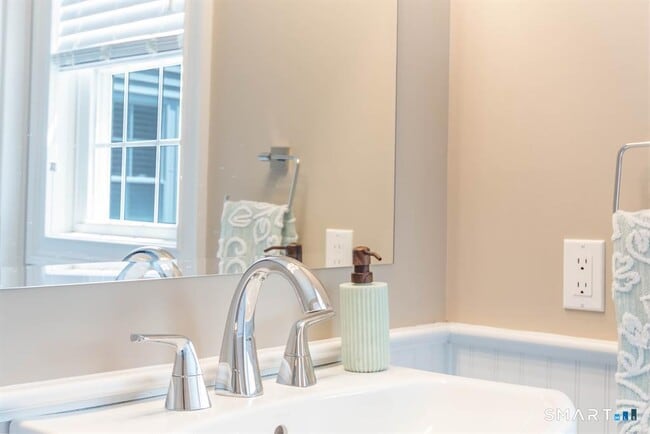 Building Photo - 309 Aspetuck Trail