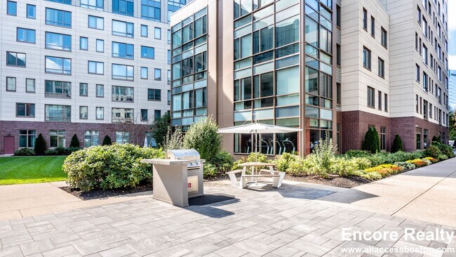 Building Photo - 285 Third St. Unit 201