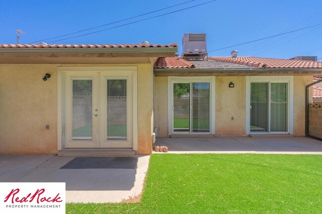 Building Photo - Newly Remodeled 3 Bedroom Townhome. Small ...