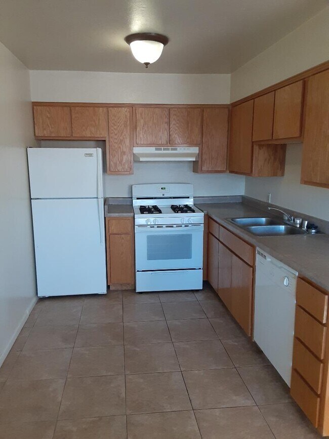 Building Photo - 530 Rio Pecos Rd