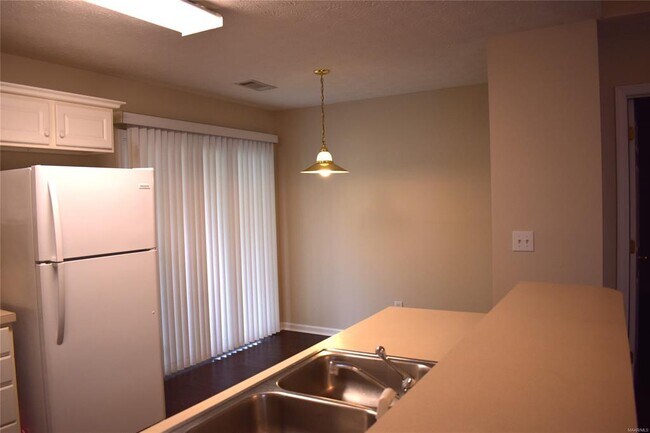Building Photo - 1715 Young Pointe Blvd