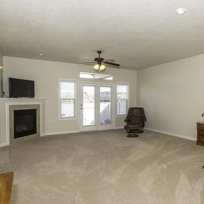 Building Photo - Exceptionally maintained Single level 3 bedroom home available soon!
