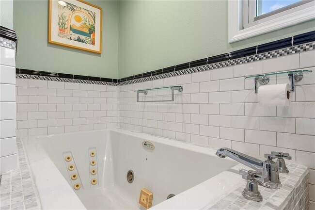 Building Photo - 508 Columbia Dr