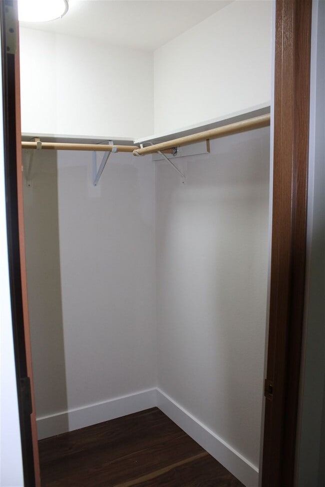 Building Photo - 3 Bedroom, 2 Bathroom House in Burlington!