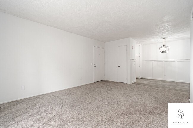 Building Photo - Modern and Cozy Rancho Cucamonga Townhouse with Hardwood Floors!