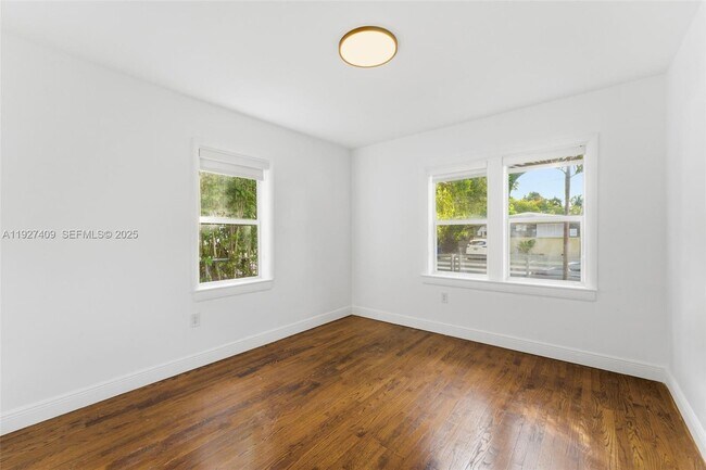 Building Photo - 559 NE 68th St