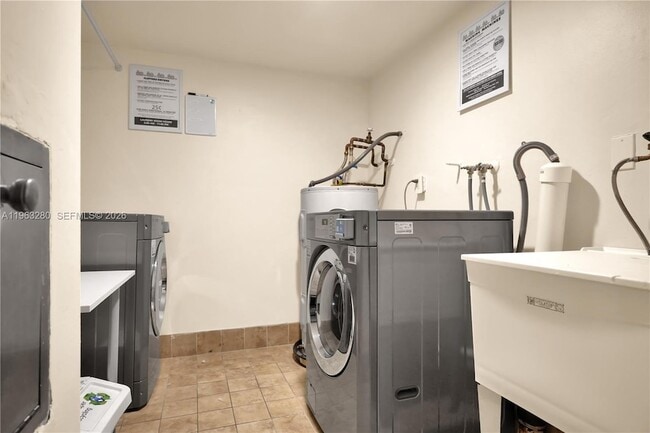 Building Photo - 16558 NE 26th Ave