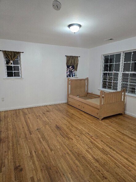 Building Photo - 140 Pennsylvania Ave