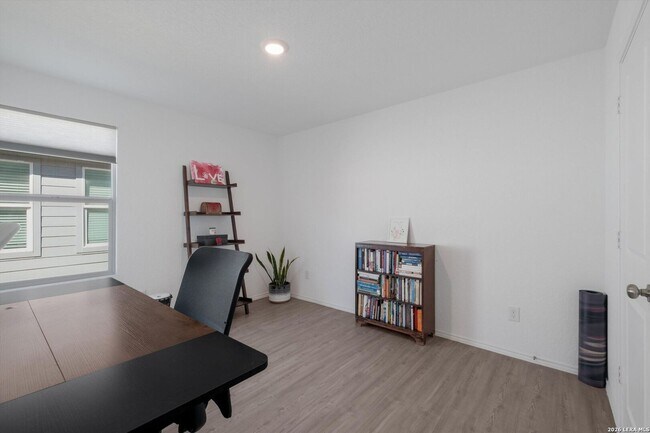 Building Photo - Charming 3- Bedroom in Rosillo Ranch