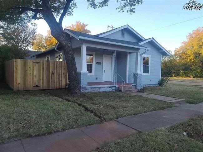 Building Photo - 2000 Fillmore St