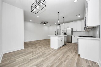 Building Photo - 701 E Canino Rd