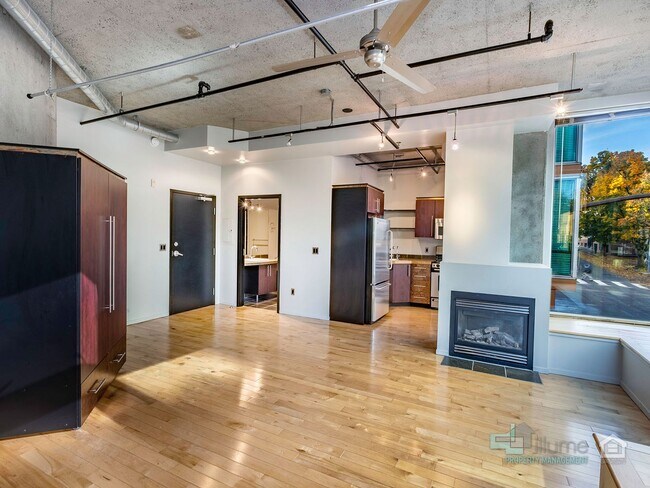 Building Photo - Stylish Urban Studio in the Heart of Downtown Portland