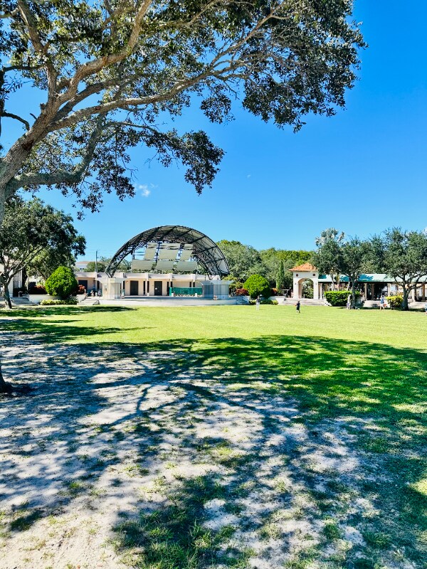 Building Photo - 7 Oak St